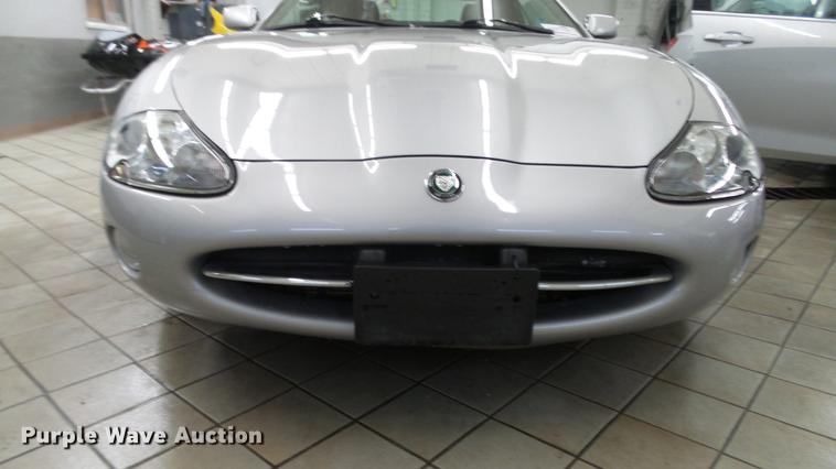 image for item DC5610 2001 Jaguar XK8 convertible