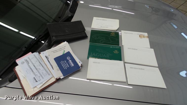 image for item DC5610 2001 Jaguar XK8 convertible