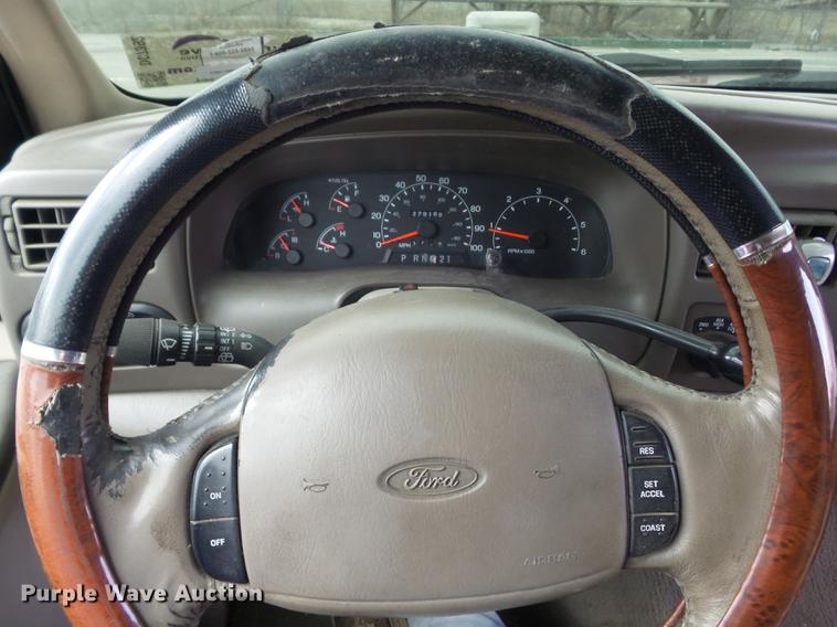 image for item DC7392 2000 Ford Excursion Limited SUV