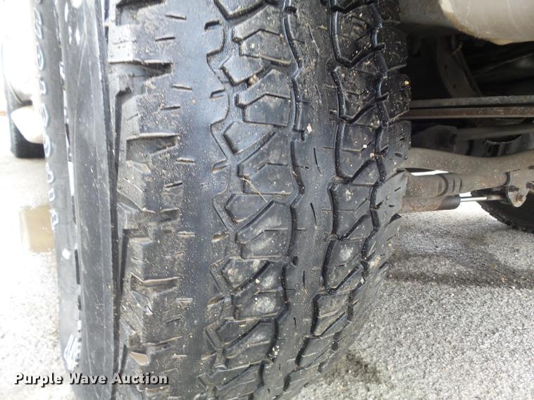 image for item DC7392 2000 Ford Excursion Limited SUV