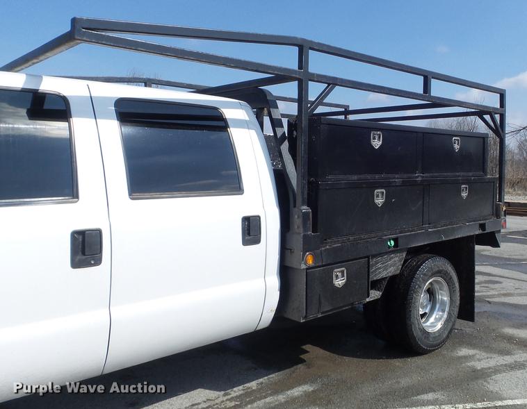 image for item DC7393 1999 Ford F350 Super Duty Lariat Crew Cab flatbed pickup truck