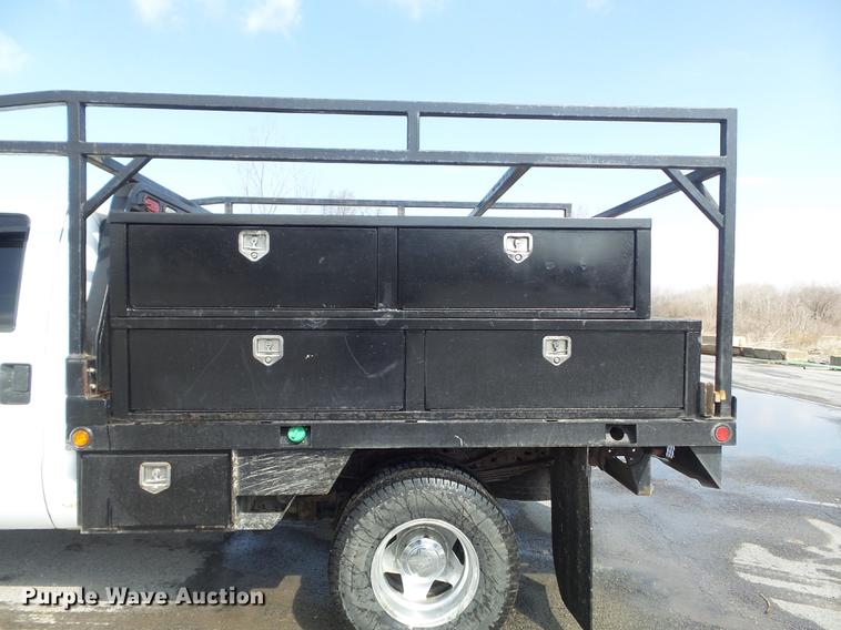 image for item DC7393 1999 Ford F350 Super Duty Lariat Crew Cab flatbed pickup truck