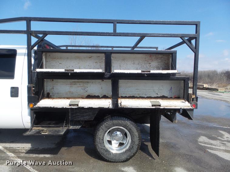 image for item DC7393 1999 Ford F350 Super Duty Lariat Crew Cab flatbed pickup truck