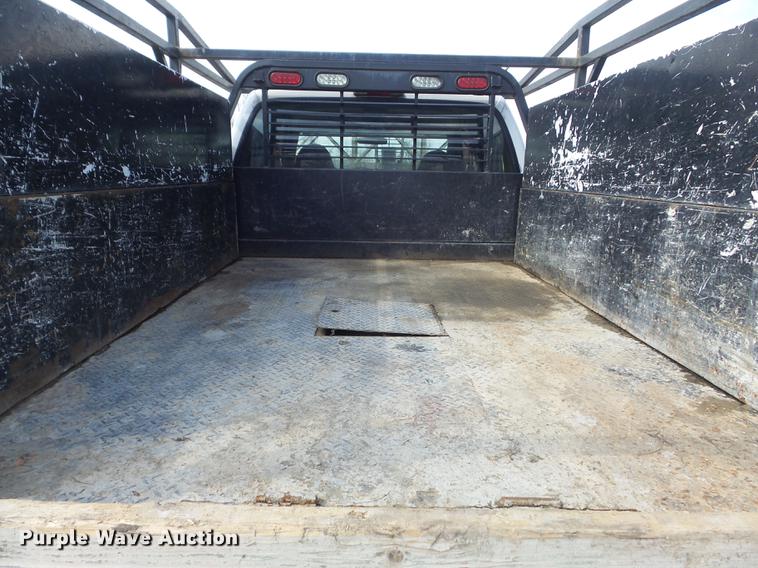 image for item DC7393 1999 Ford F350 Super Duty Lariat Crew Cab flatbed pickup truck