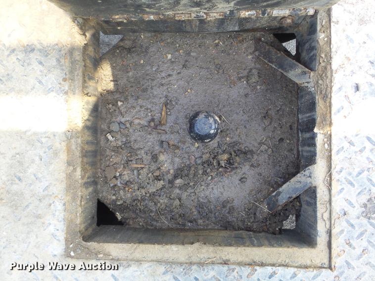 image for item DC7393 1999 Ford F350 Super Duty Lariat Crew Cab flatbed pickup truck