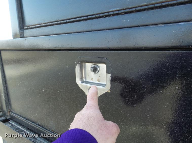 image for item DC7393 1999 Ford F350 Super Duty Lariat Crew Cab flatbed pickup truck