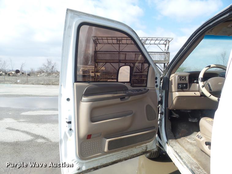 image for item DC7393 1999 Ford F350 Super Duty Lariat Crew Cab flatbed pickup truck