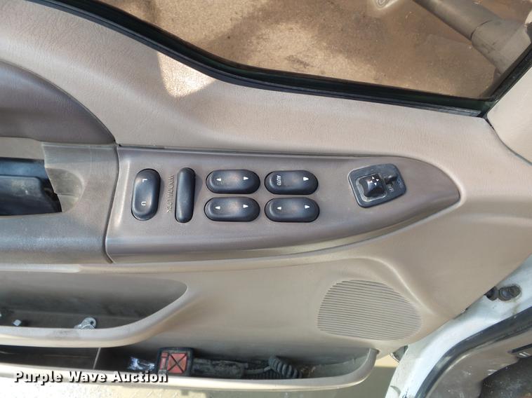 image for item DC7393 1999 Ford F350 Super Duty Lariat Crew Cab flatbed pickup truck