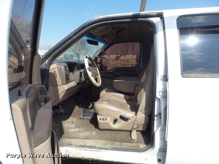 image for item DC7393 1999 Ford F350 Super Duty Lariat Crew Cab flatbed pickup truck