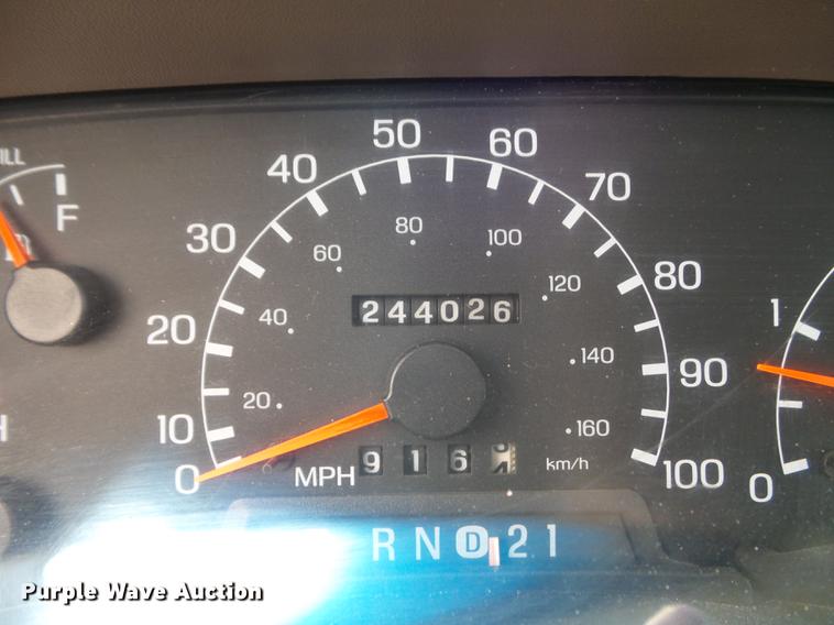 image for item DC7393 1999 Ford F350 Super Duty Lariat Crew Cab flatbed pickup truck