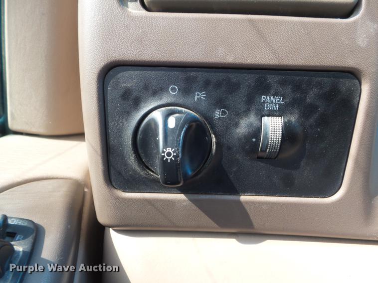 image for item DC7393 1999 Ford F350 Super Duty Lariat Crew Cab flatbed pickup truck