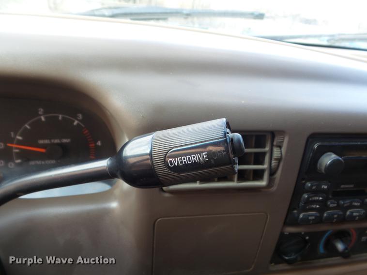 image for item DC7393 1999 Ford F350 Super Duty Lariat Crew Cab flatbed pickup truck