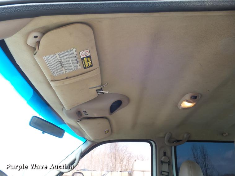 image for item DC7393 1999 Ford F350 Super Duty Lariat Crew Cab flatbed pickup truck