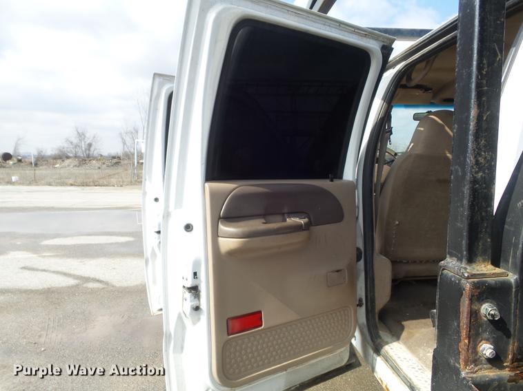 image for item DC7393 1999 Ford F350 Super Duty Lariat Crew Cab flatbed pickup truck