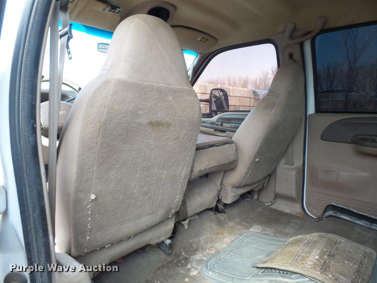 image for item DC7393 1999 Ford F350 Super Duty Lariat Crew Cab flatbed pickup truck