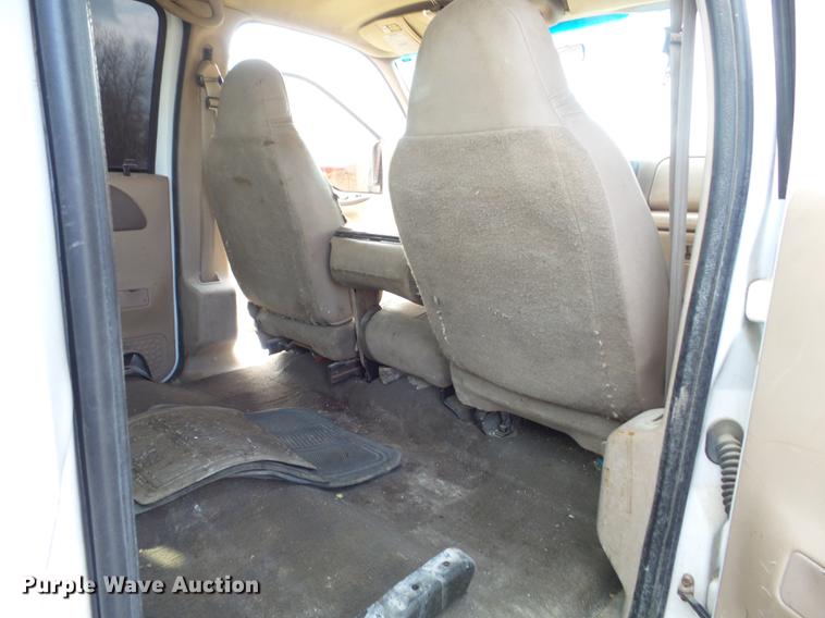 image for item DC7393 1999 Ford F350 Super Duty Lariat Crew Cab flatbed pickup truck