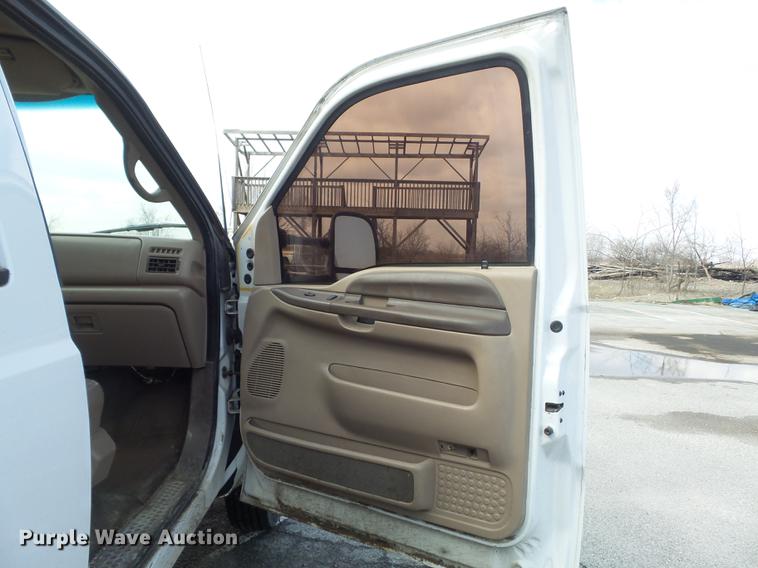 image for item DC7393 1999 Ford F350 Super Duty Lariat Crew Cab flatbed pickup truck