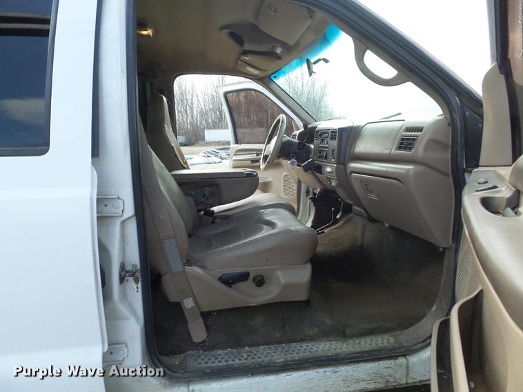 image for item DC7393 1999 Ford F350 Super Duty Lariat Crew Cab flatbed pickup truck