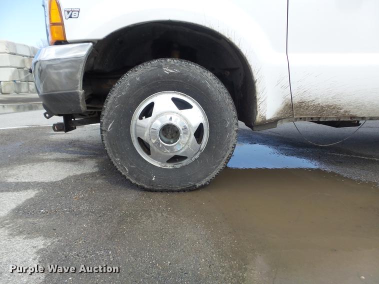 image for item DC7393 1999 Ford F350 Super Duty Lariat Crew Cab flatbed pickup truck