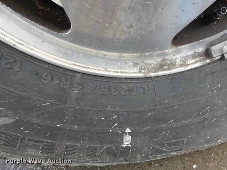 image for item DC7393 1999 Ford F350 Super Duty Lariat Crew Cab flatbed pickup truck