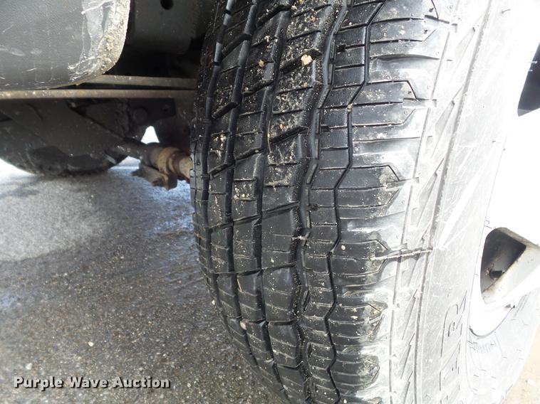 image for item DC7393 1999 Ford F350 Super Duty Lariat Crew Cab flatbed pickup truck