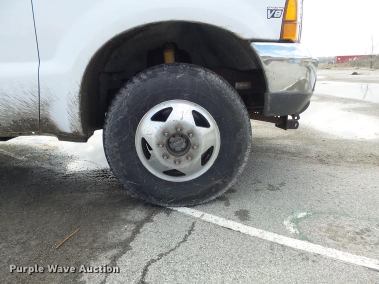 image for item DC7393 1999 Ford F350 Super Duty Lariat Crew Cab flatbed pickup truck