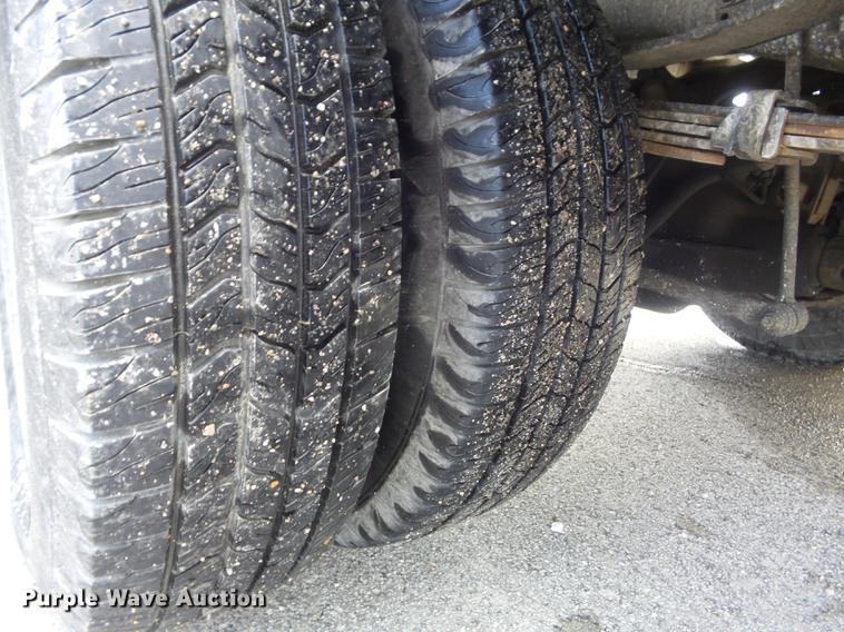 image for item DC7393 1999 Ford F350 Super Duty Lariat Crew Cab flatbed pickup truck