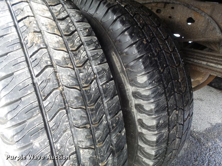 image for item DC7393 1999 Ford F350 Super Duty Lariat Crew Cab flatbed pickup truck