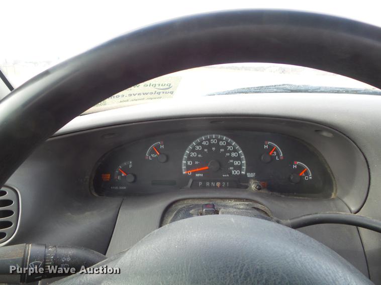 image for item DC7409 2003 Ford F150 XL pickup truck