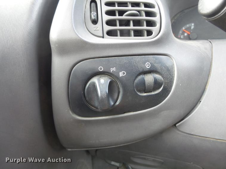 image for item DC7409 2003 Ford F150 XL pickup truck