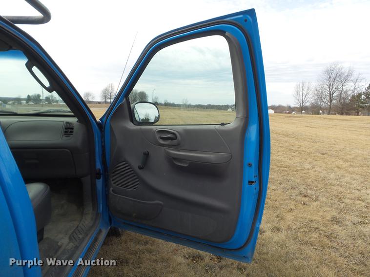 image for item DC7409 2003 Ford F150 XL pickup truck