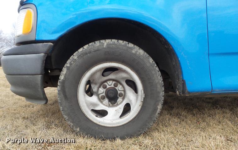 image for item DC7409 2003 Ford F150 XL pickup truck