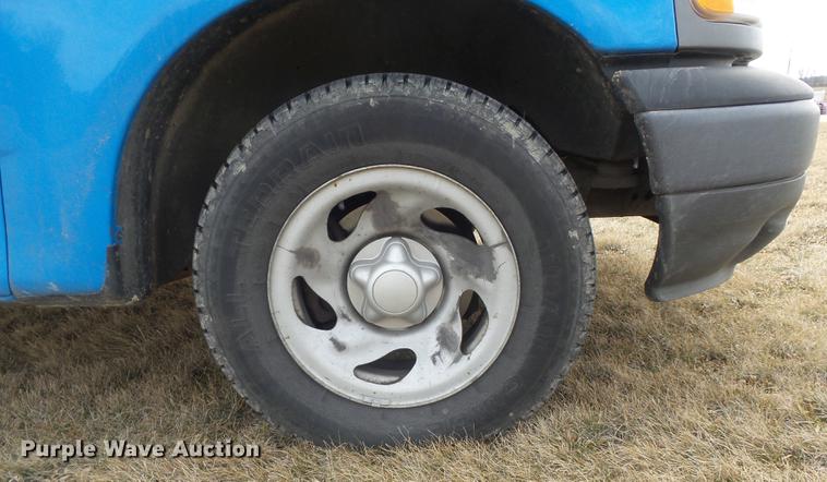 image for item DC7409 2003 Ford F150 XL pickup truck