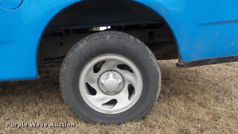 image for item DC7409 2003 Ford F150 XL pickup truck