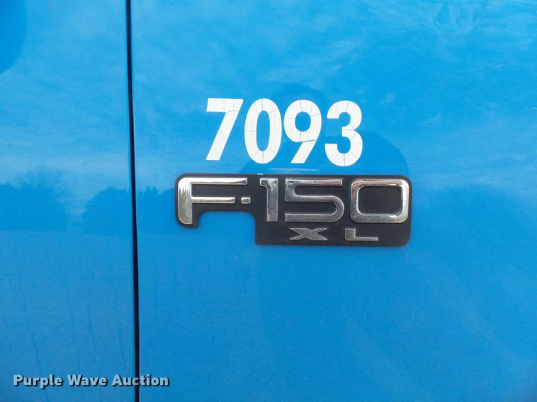 image for item DC7409 2003 Ford F150 XL pickup truck