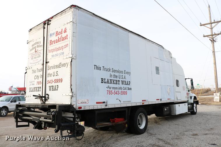 image for item DC7717 2004 International 7500 box truck