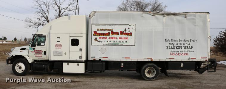 image for item DC7717 2004 International 7500 box truck