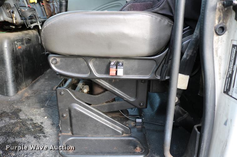 image for item DC7717 2004 International 7500 box truck