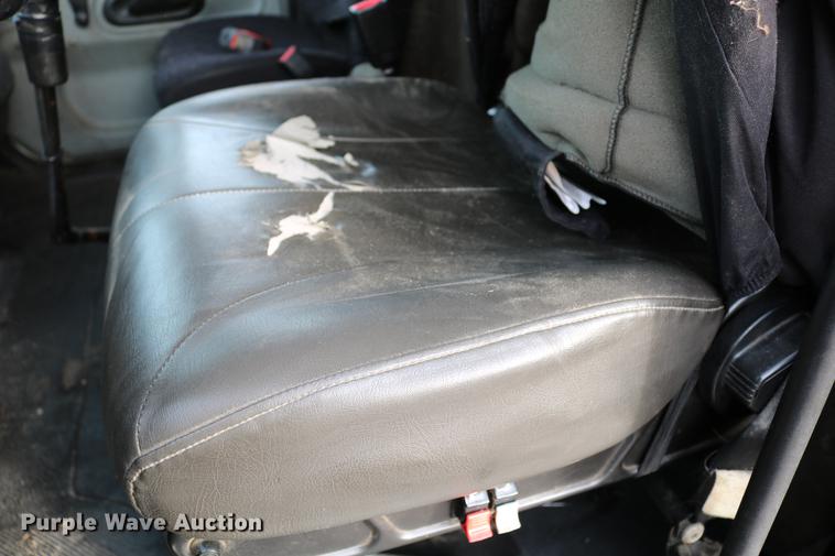 image for item DC7717 2004 International 7500 box truck