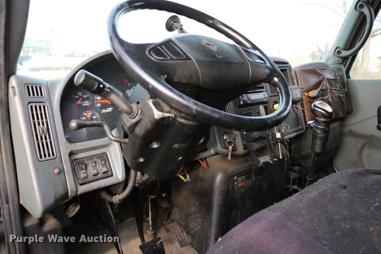 image for item DC7717 2004 International 7500 box truck