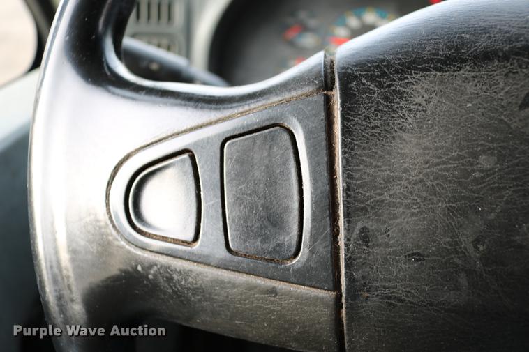 image for item DC7717 2004 International 7500 box truck