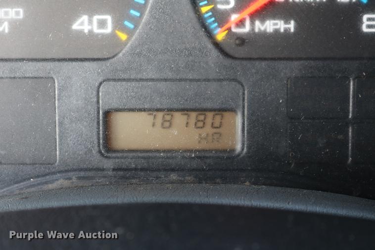 image for item DC7717 2004 International 7500 box truck