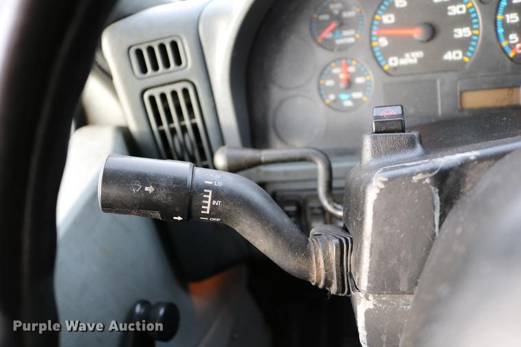 image for item DC7717 2004 International 7500 box truck