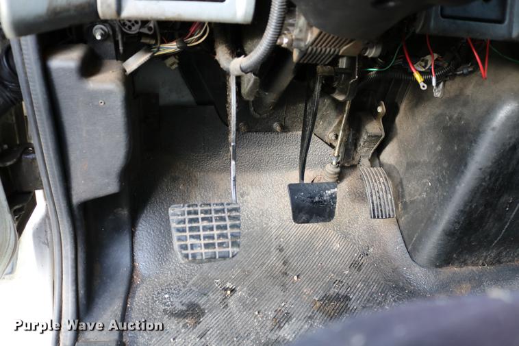 image for item DC7717 2004 International 7500 box truck