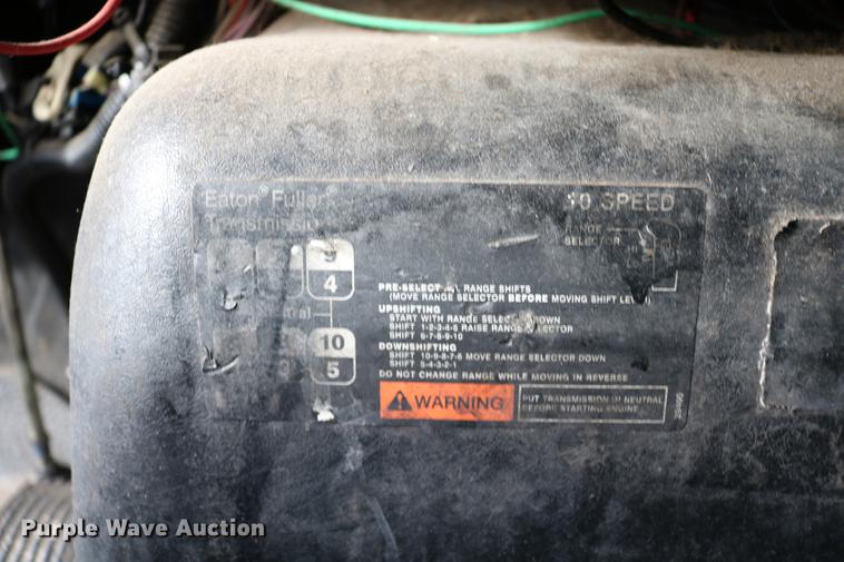 image for item DC7717 2004 International 7500 box truck