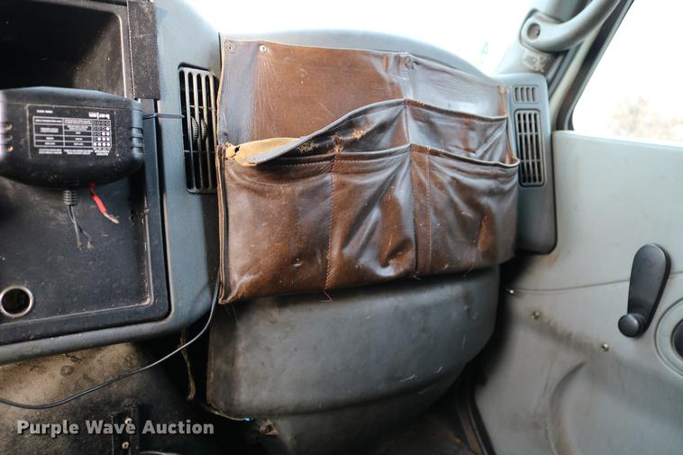 image for item DC7717 2004 International 7500 box truck