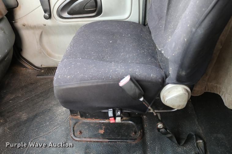 image for item DC7717 2004 International 7500 box truck