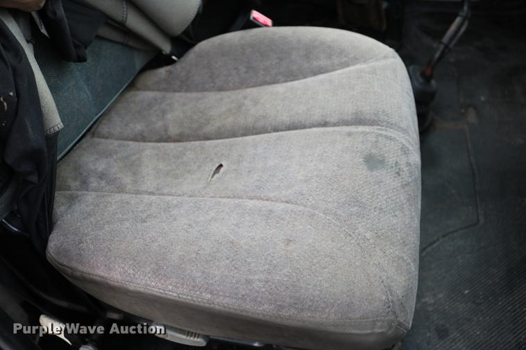 image for item DC7717 2004 International 7500 box truck