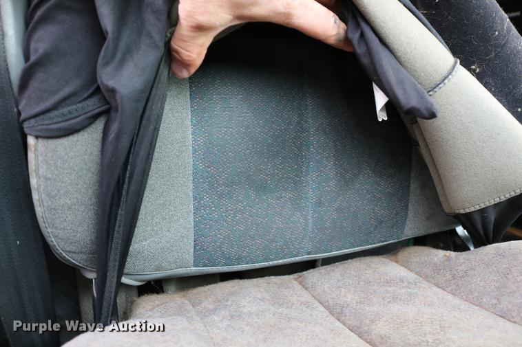 image for item DC7717 2004 International 7500 box truck