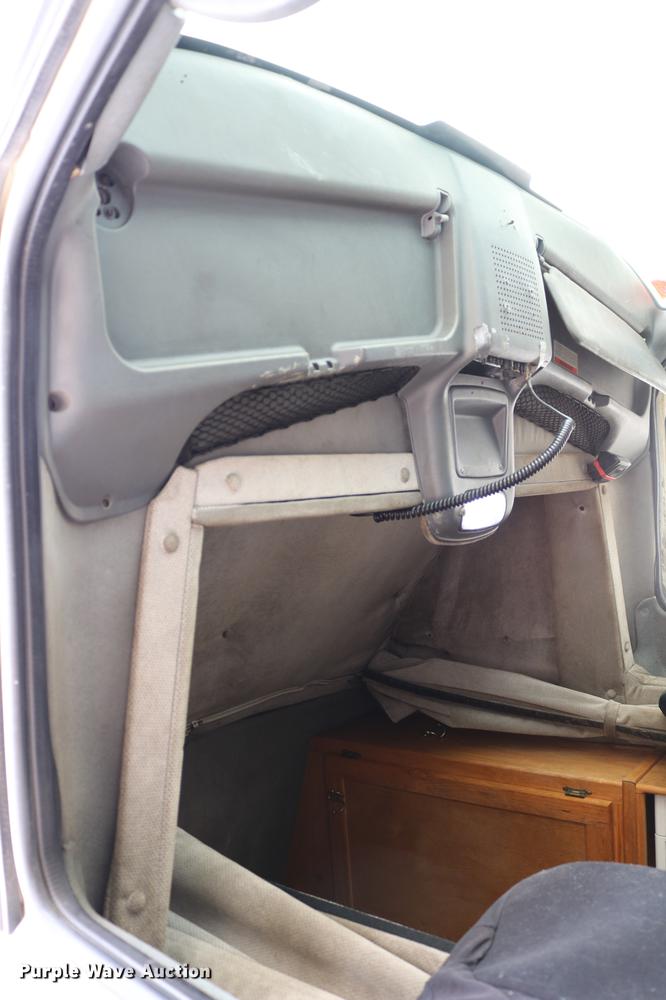 image for item DC7717 2004 International 7500 box truck